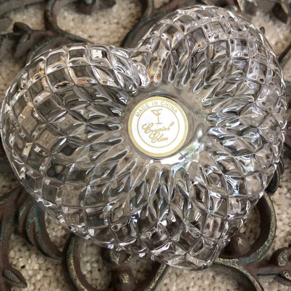 Crystal Cut Heart Shaped Jewlery Holder Trinket Dish 4 1/2” x 4” approx Glass - Picture 6 of 10